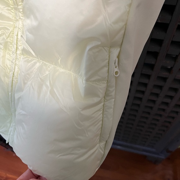 Fabletics: Elliot Packable Puffer Vest Size XL - Picture 4 of 6